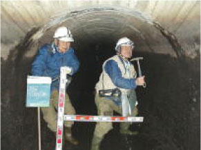 トンネル内での調査